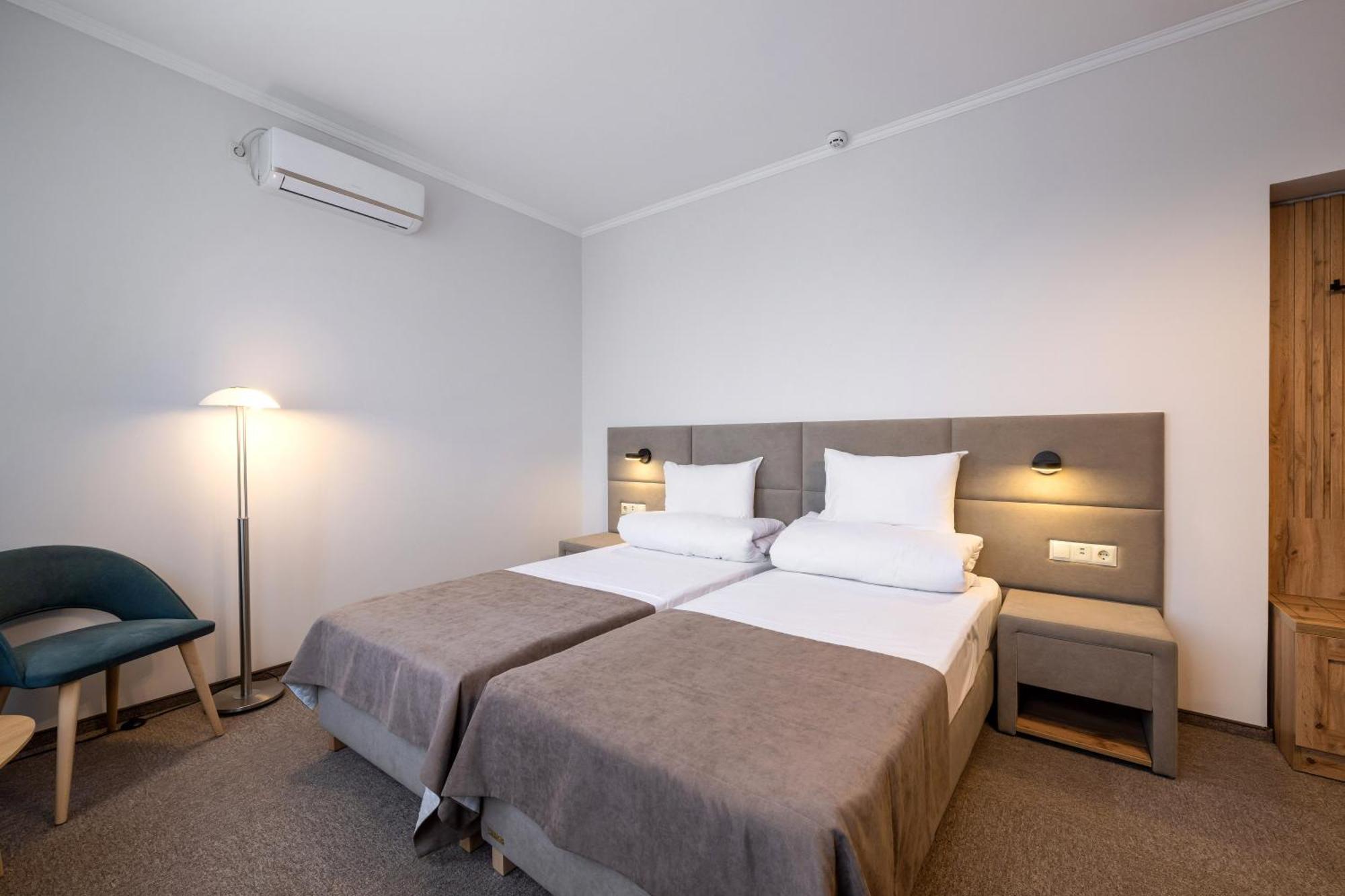 Hotel Stanislaviv 3*
